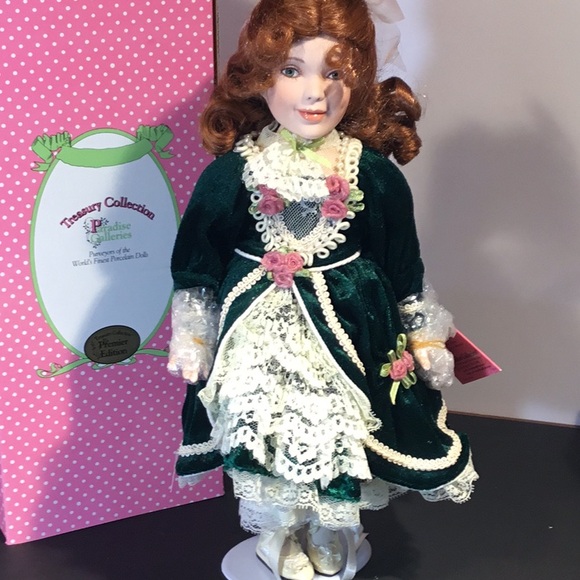 NIB Paradise Galleries Porcelain Doll Ivy - Picture 1 of 16